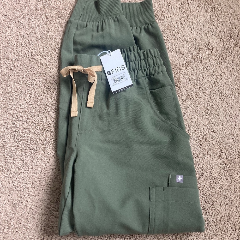 Figs scrub pants Uman joggers size XS petite in Moss.  NWT.